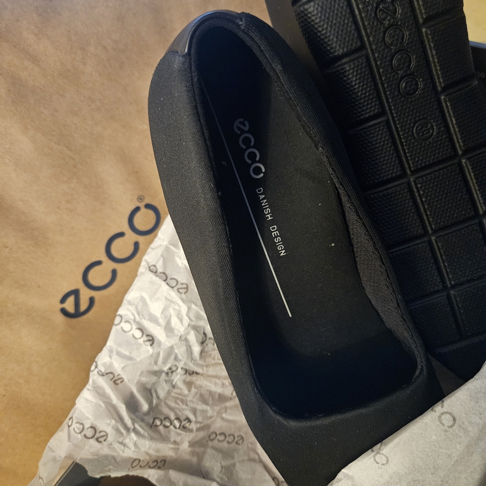 ECCO Women's Black Shoes - Picture 1 of 4